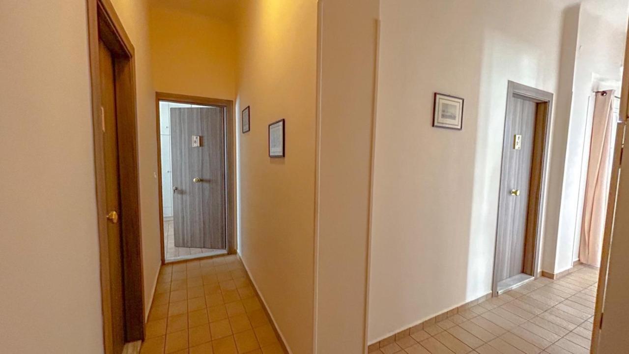 Central 9 Rooms Ermoupoli Exterior photo
