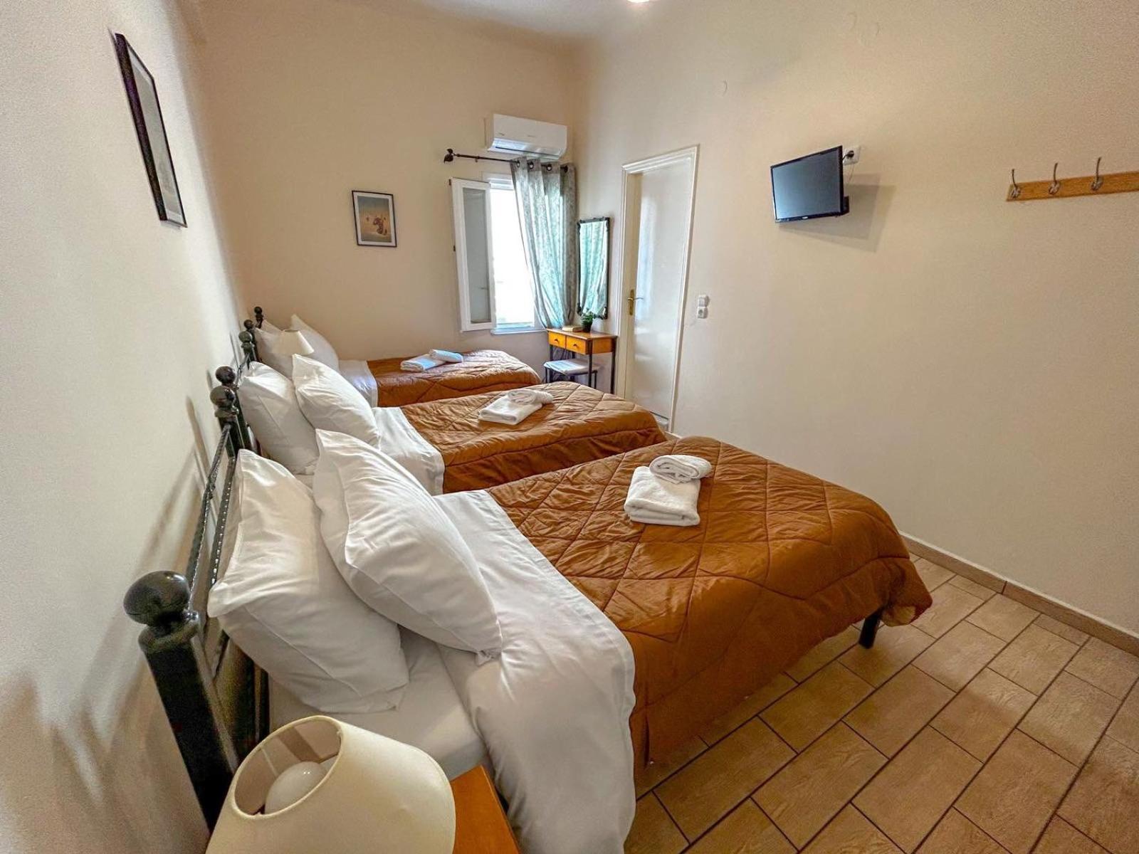 Central 9 Rooms Ermoupoli Exterior photo