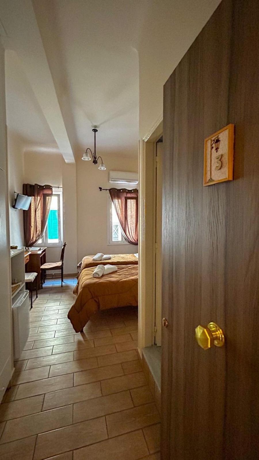 Central 9 Rooms Ermoupoli Room photo